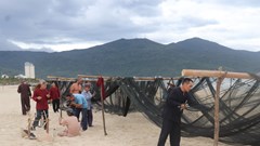  Người lưu truyền văn hóa làng biển