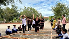 Dựng xây tương lai gắn với bản sắc dân tộc