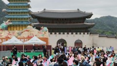  Giới trẻ Hàn Quốc hứng thú đọc sách văn học