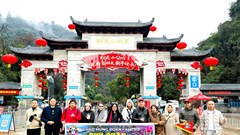 Thúc đẩy trao đổi khách hai chiều