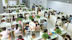 Nở rộ các trung tâm dạy thêm do AI “đứng lớp”