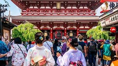 Sức hút toàn cầu và áp lực hạ tầng