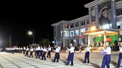 Nối liền tình đồng bào, đồng chí