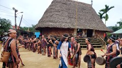 Phát triển du lịch trên nền tảng văn hóa Cơ Tu
