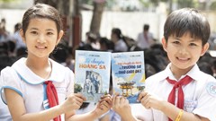 Đưa các em hành trình Trường Sa, Nhà giàn DK1 qua trang sách