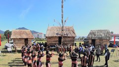 Những “chứng nhân văn hóa” giữa đại ngàn