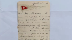 Bức thư của hành khách sống sót trên tàu Titanic bán với giá kỷ lục