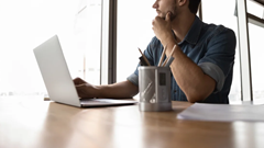 Người lao động có thể tiết kiệm 122h mỗi năm nhờ AI