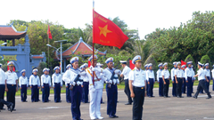  Nơi biển cả ôm trọn hồn thiêng Tổ quốc