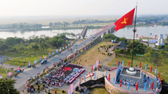 Người may cờ kết nối hàng triệu trái tim