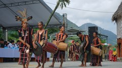  Đồng hành cùng cộng đồng Cơ Tu gìn giữ hồn quê