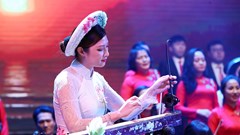  “Các cháu học hết lớp 12, ít nhất phải biết chơi một loại nhạc cụ”