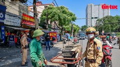 “Bắt nóng” loạt xe tự chế kéo hàng cồng kềnh ở Hà Nội