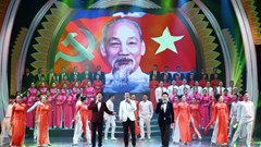  Đong đầy cảm xúc khi hát về Bác