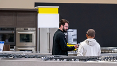 Tâm lý người tiêu dùng Mỹ tiếp tục suy yếu