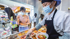 Sinh viên Trung Quốc chuộng bữa ăn ít béo và xu hướng sống lành mạnh