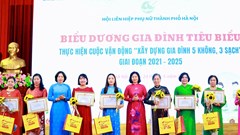 Biểu dương gia đình tiêu biểu trong thực hiện Cuộc vận động “Xây dựng gia đình 5 không, 3 sạch”