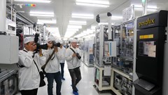 “Chân ga”, “chân phanh” cho sự phát triển