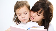 Đọc sách cho con cũng thấy “mất thời gian”