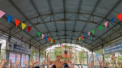 Khi các “sao” là thầy dạy bơi