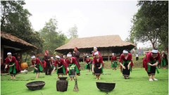 Khúc giao hòa giữa truyền thống và khát vọng