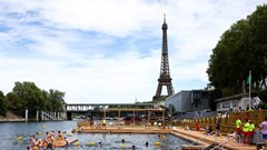 Pháp mở lại sông Seine cho người dân bơi sau hơn 100 năm