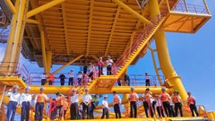 Huyền thoại sống giữa Biển Đông