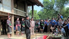 Thức dậy từ tiếng sấm thiêng