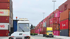 “Cơn sốt” thuế quan làm chao đảo toàn cầu