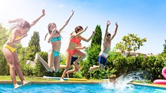 Pháp tranh luận gay gắt về xu hướng khách sạn “không trẻ em”