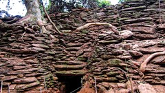 Lãng quên lũy đá cổ Kỳ Lạc trên dãy Hoành Sơn?