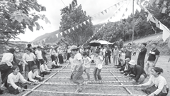  Về làng Mường vui Tết Độc lập