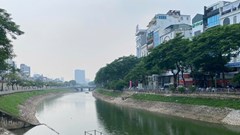 Thực trạng của sông Tô Lịch sau gần một năm thực hiện dự án “hồi sinh”