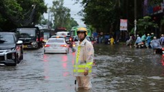 Mưa ngập kinh hoàng tại Hà Nội ngày 30.9 có vượt kỷ lục trận lụt lịch sử năm 2008?
