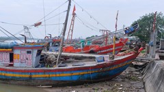 Tàu thuyền ở Nghệ An gặp khó tìm nơi neo đậu mùa mưa bão