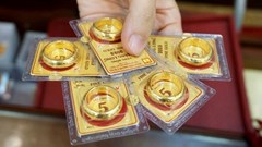 Giá vàng thế giới hạ nhiệt, vàng trong nước và USD đồng loạt biến động