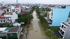 Lũ trên các sông miền Trung tiếp tục lên cao, vượt báo động 3