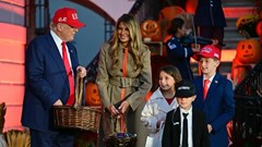 Vợ chồng Tổng thống Trump tổ chức tiệc Halloween tại Nhà Trắng cho trẻ em