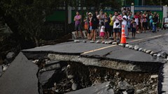 Philippines tan hoang, chìm trong lũ lụt