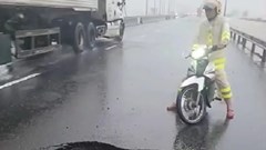 Xuất hiện “hố tử thần” cùng dòng nước xoáy lạ trên quốc lộ 1 đoạn qua tỉnh Đắk Lắk