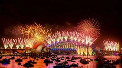 Bức tranh đón năm mới đầy sắc màu trên thế giới