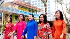  Phú Thọ quy định trang phục “không xẻ tà quá cao, không được mặc quần bò”