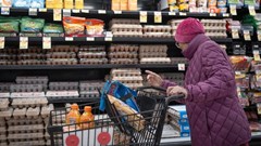  Gánh nặng sinh hoạt phí “phủ bóng” tiêu dùng Mỹ