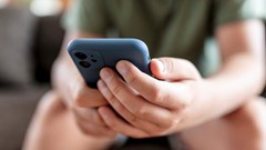 Khi trẻ em sống hai thế giới