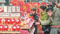 Trung Quốc thúc đẩy tiêu dùng dịch vụ, phát động chiến dịch chi tiêu Tết Nguyên đán