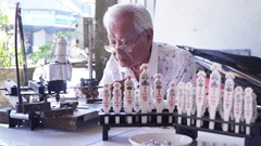  Giữ nghề làm xăm hường, lan tỏa văn hóa Tết xưa