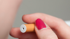 WHO: Bé gái châu Âu 13 - 15 tuổi có tỷ lệ hút thuốc cao nhất thế giới