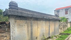  Vô cảm với hai tấm bia cổ