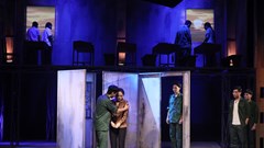  Không cần cao trào, sân khấu vẫn chạm tới khán giả