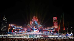  Từ sân khấu bờ sông đến “đường đua” 